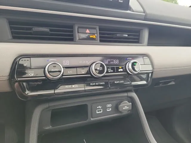 2025 Honda Pilot Touring thumbnail 25