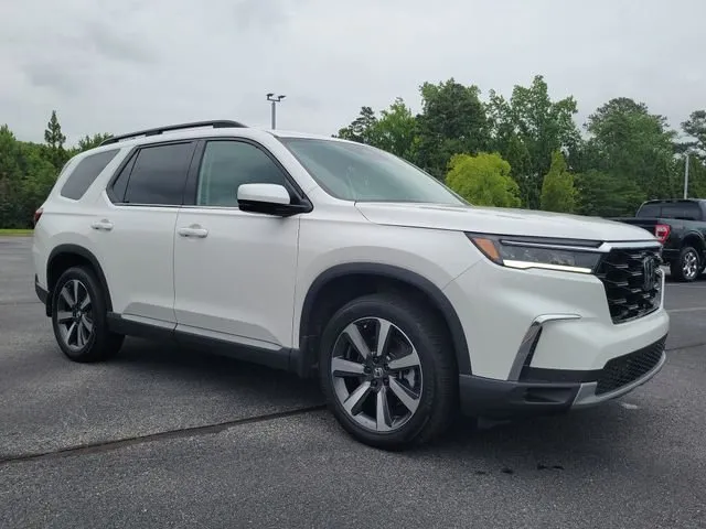 2025 Honda Pilot Touring thumbnail 3