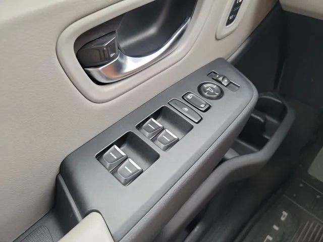 2025 Honda Pilot Touring thumbnail 30