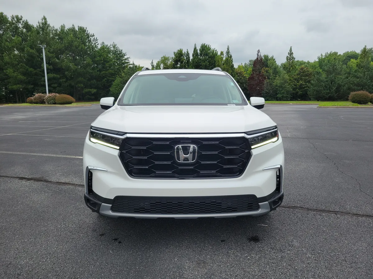 2025 Honda Pilot Touring thumbnail 34