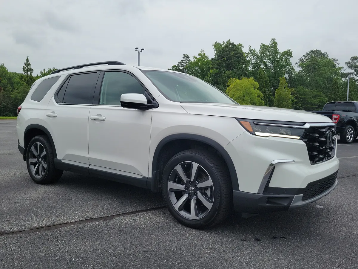 2025 Honda Pilot Touring thumbnail 35