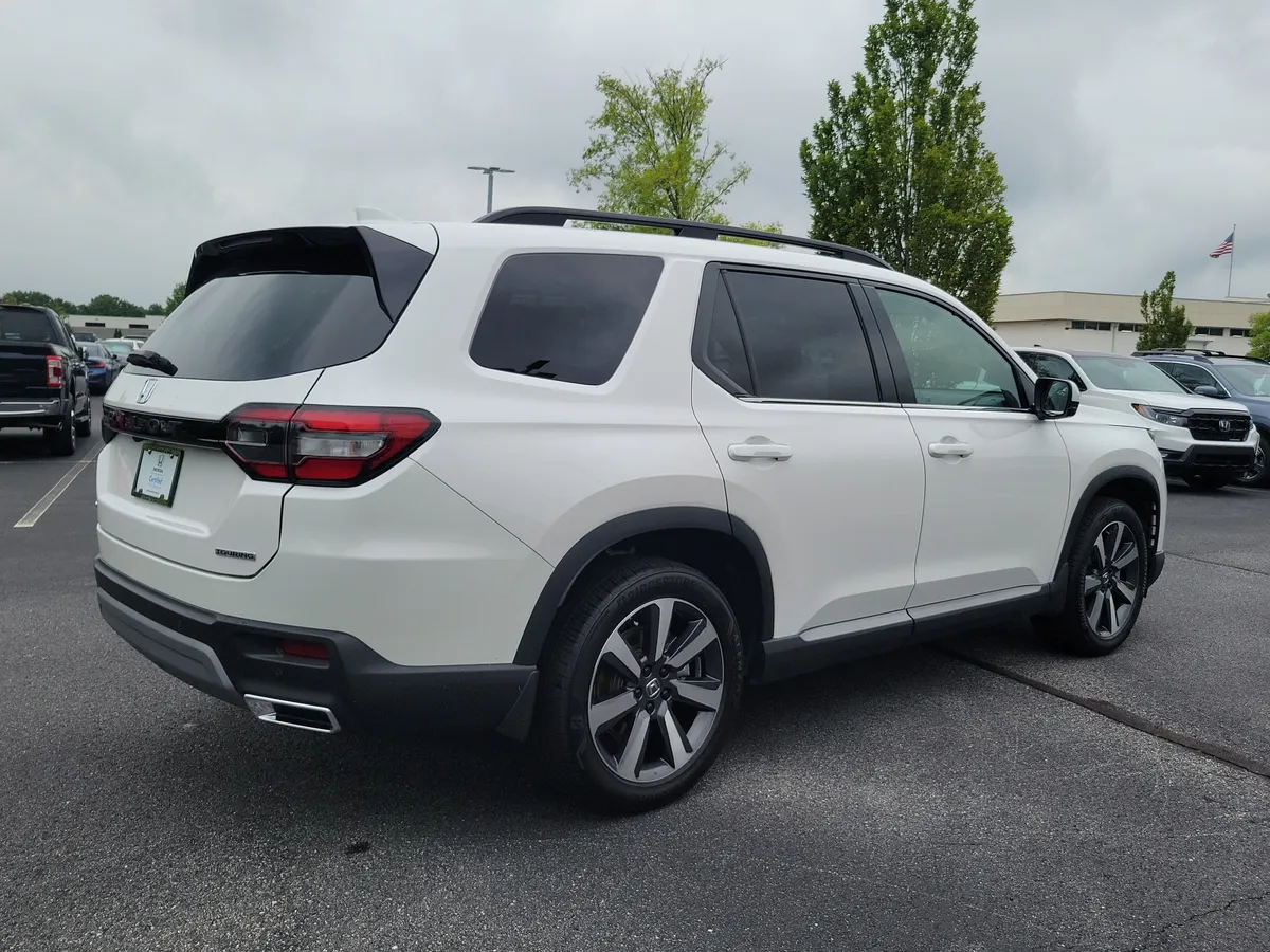2025 Honda Pilot Touring thumbnail 36