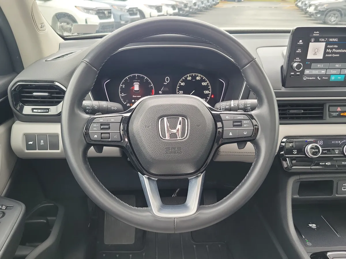 2025 Honda Pilot Touring thumbnail 43