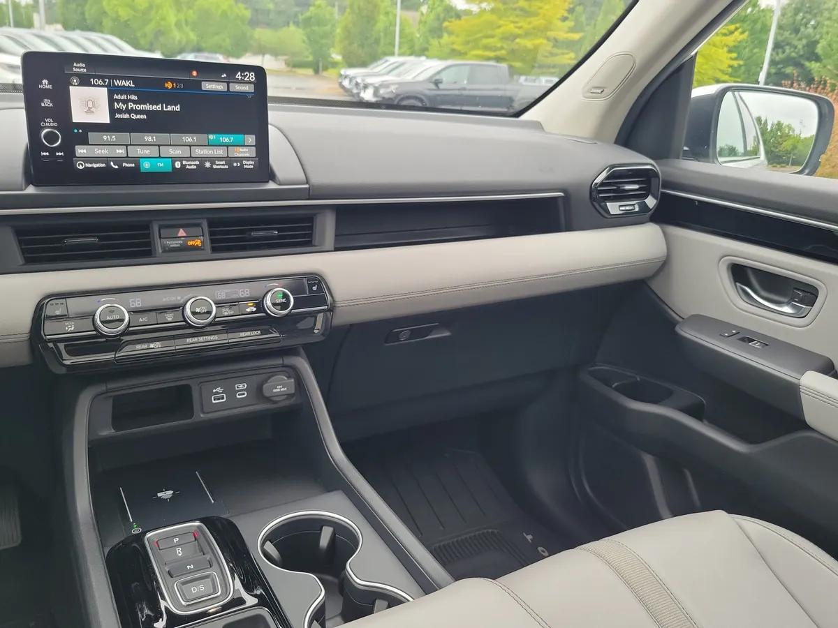 2025 Honda Pilot Touring thumbnail 44