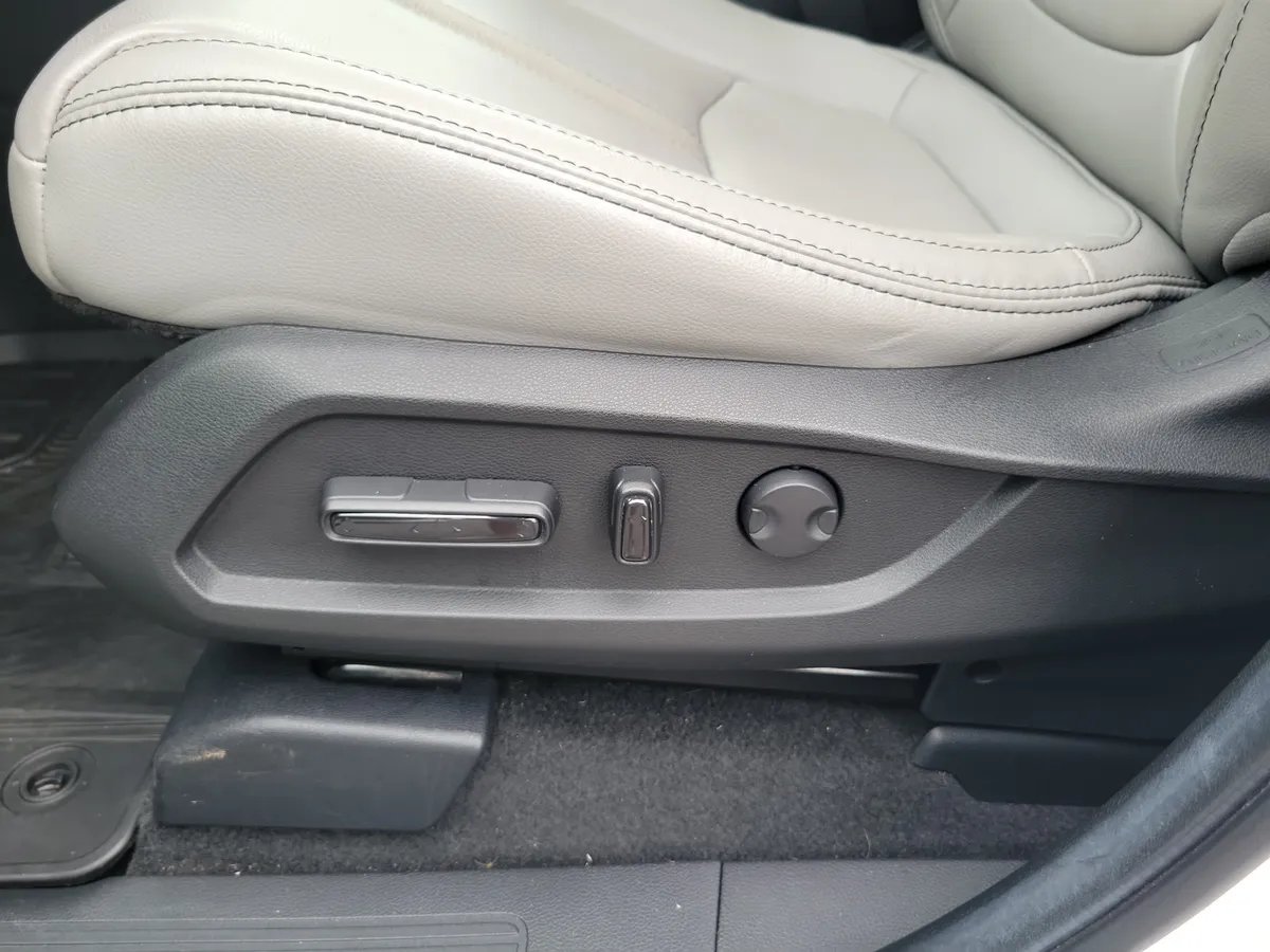 2025 Honda Pilot Touring thumbnail 48