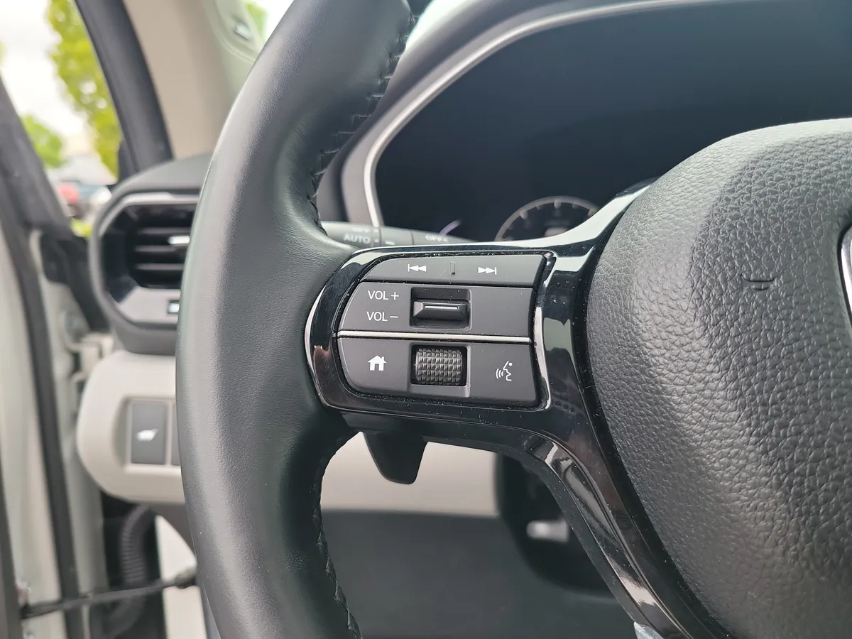 2025 Honda Pilot Touring thumbnail 50