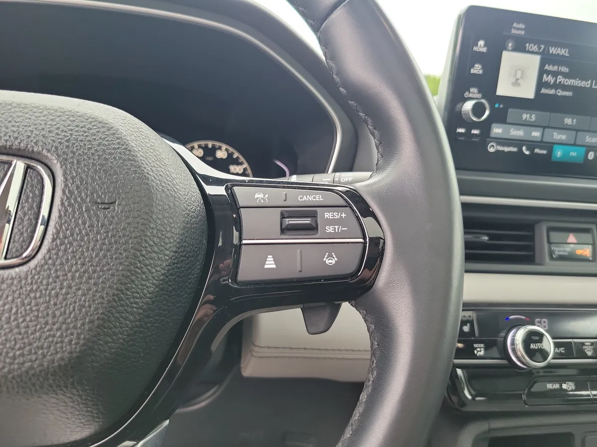 2025 Honda Pilot Touring thumbnail 51
