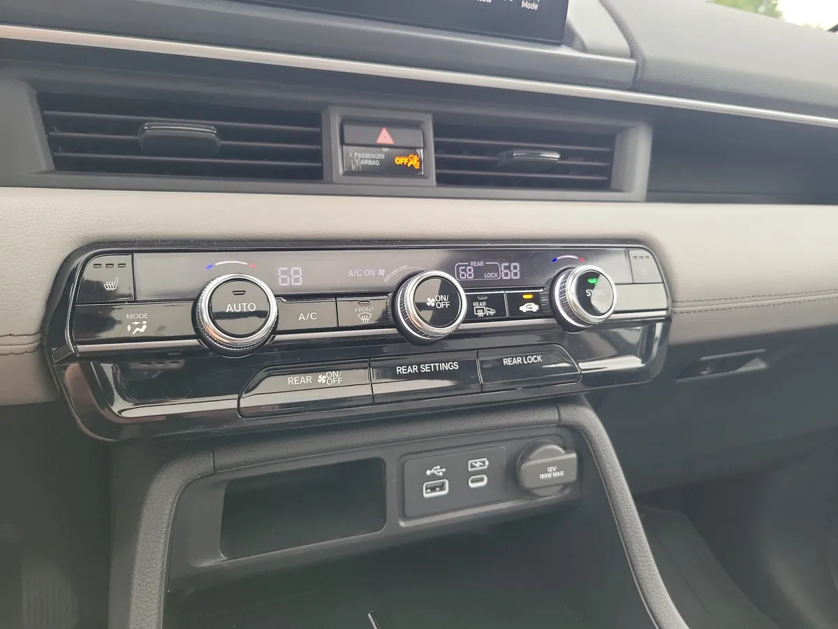 2025 Honda Pilot Touring thumbnail 57