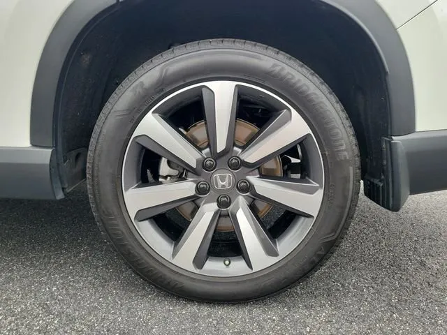 2025 Honda Pilot Touring thumbnail 7