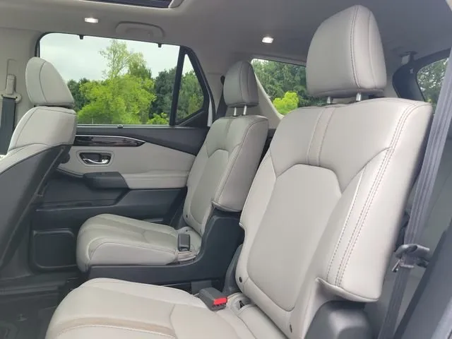 2025 Honda Pilot Touring thumbnail 9