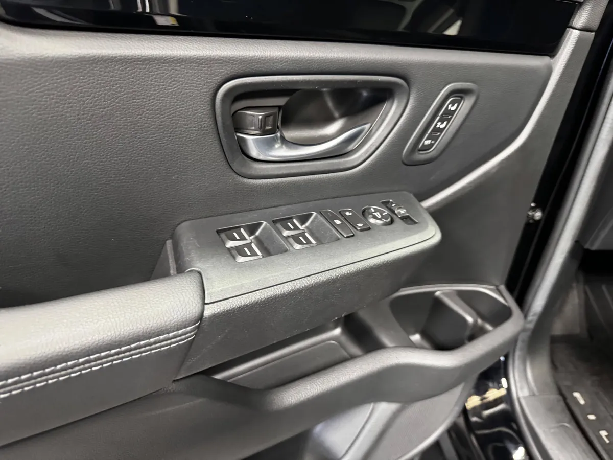 2025 Honda Pilot Touring thumbnail 11