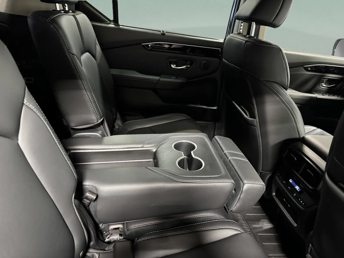 2025 Honda Pilot Touring thumbnail 13
