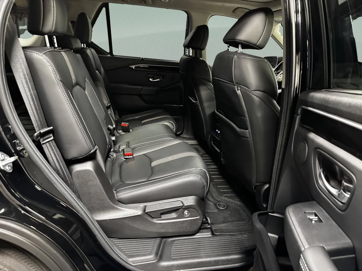 2025 Honda Pilot Touring thumbnail 14