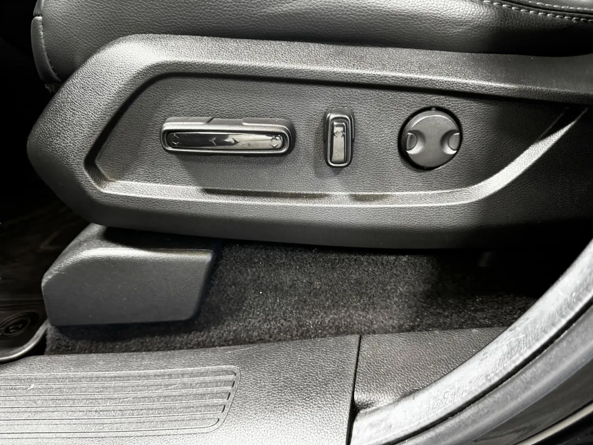 2025 Honda Pilot Touring thumbnail 15