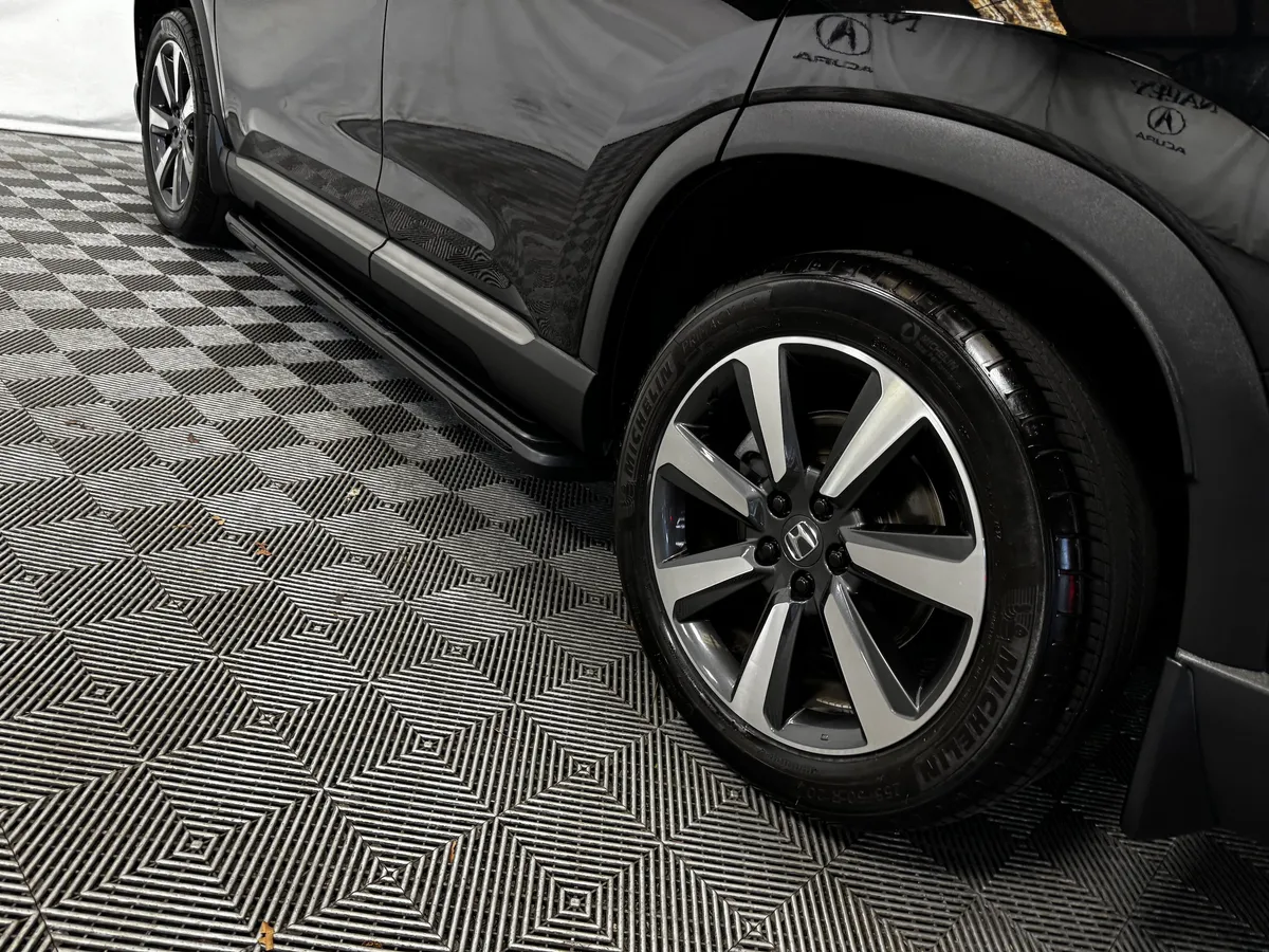 2025 Honda Pilot Touring thumbnail 16