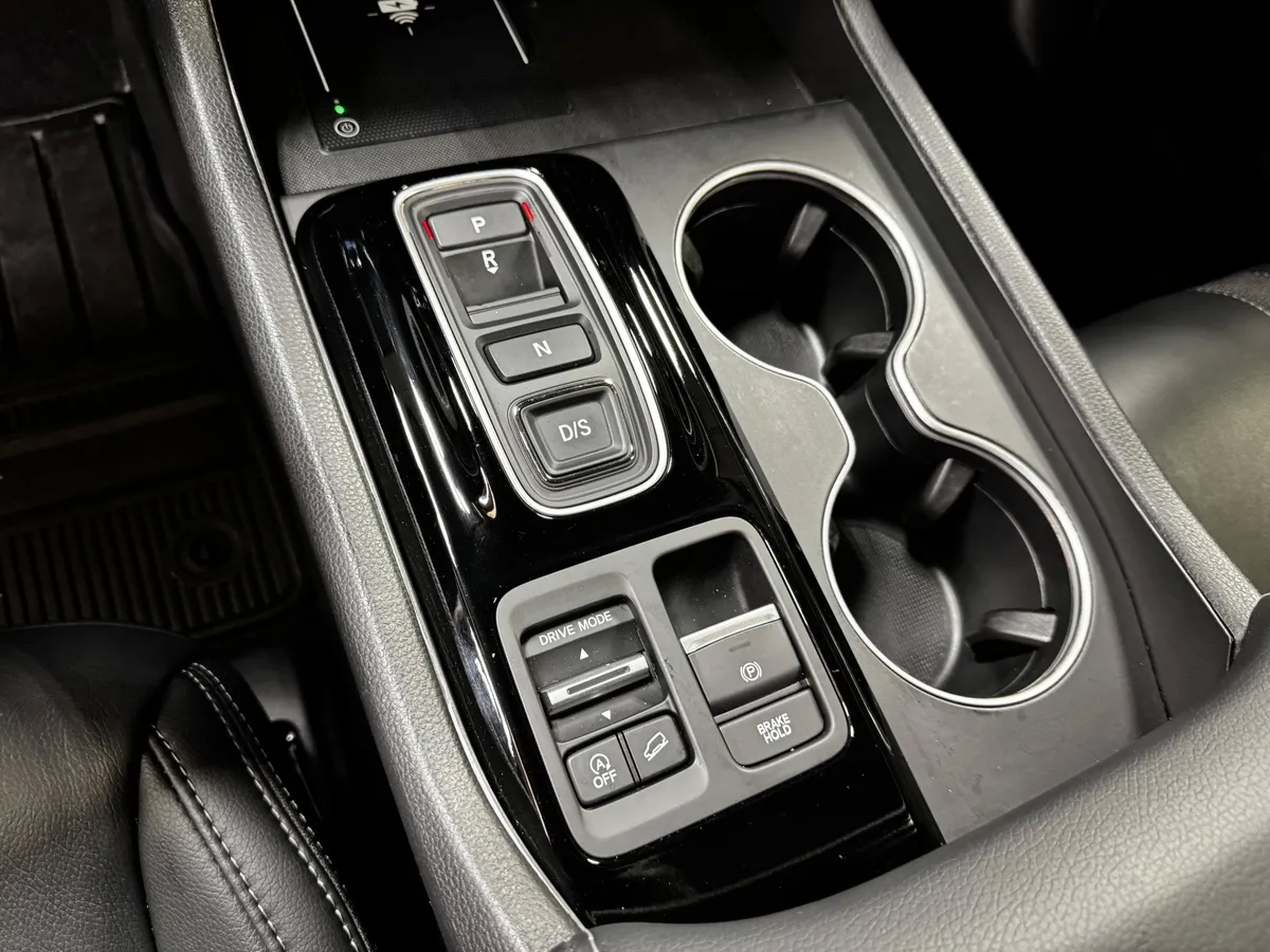 2025 Honda Pilot Touring thumbnail 17