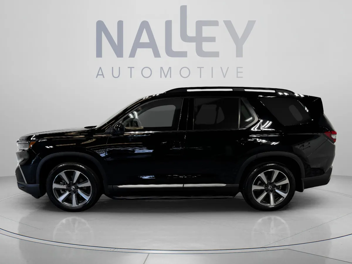 2025 Honda Pilot Touring thumbnail 2