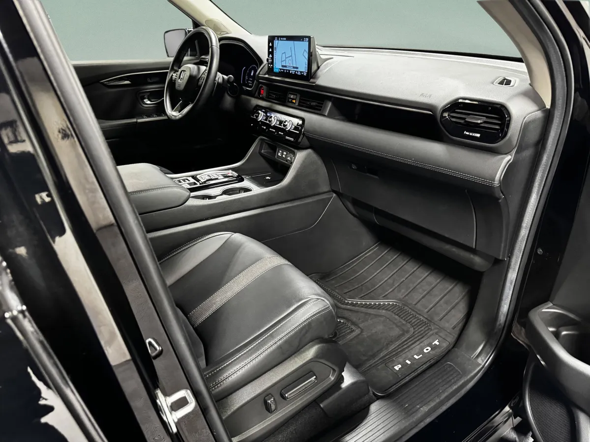 2025 Honda Pilot Touring thumbnail 29