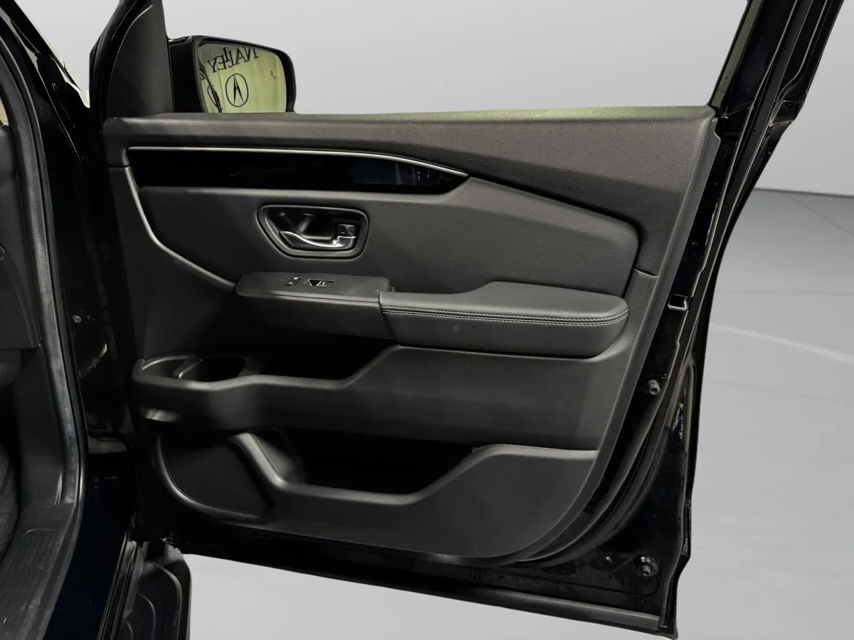 2025 Honda Pilot Touring thumbnail 31