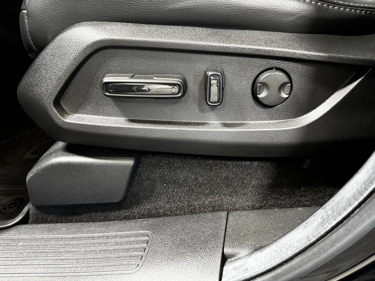 2025 Honda Pilot Touring thumbnail 38