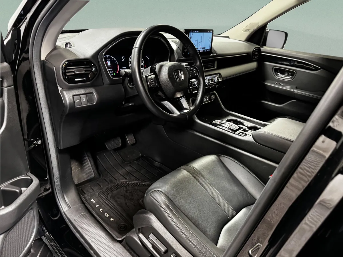 2025 Honda Pilot Touring thumbnail 42
