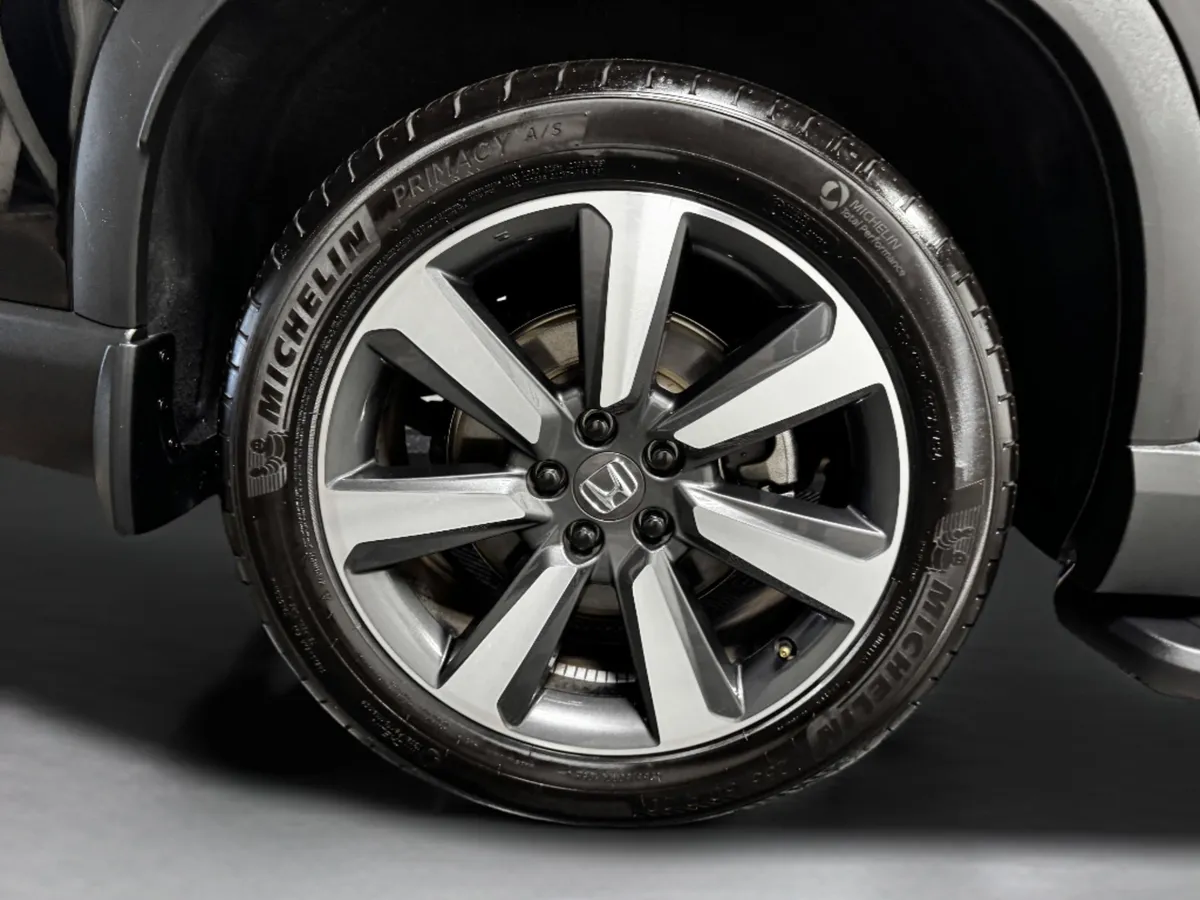 2025 Honda Pilot Touring thumbnail 48