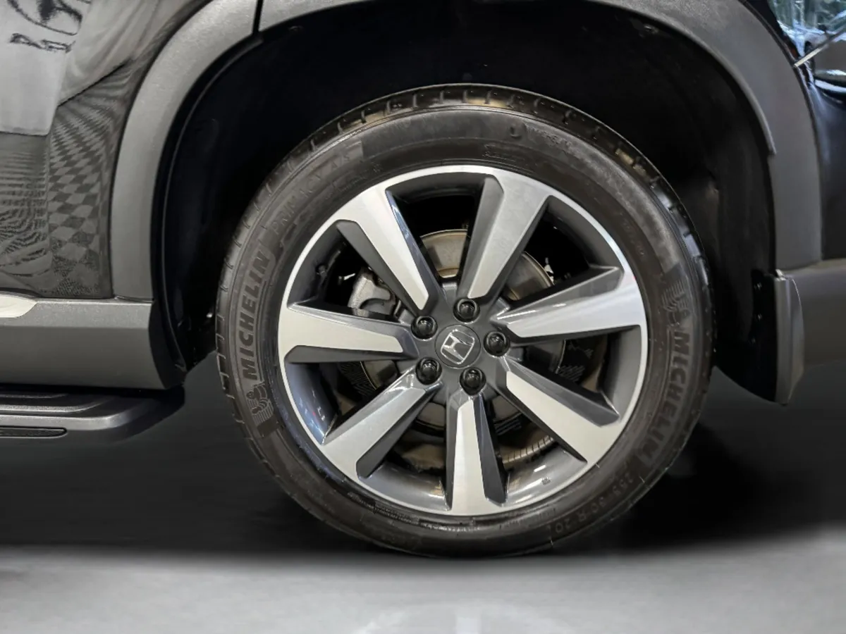 2025 Honda Pilot Touring thumbnail 50