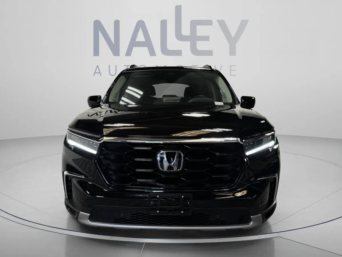 2025 Honda Pilot Touring thumbnail 9
