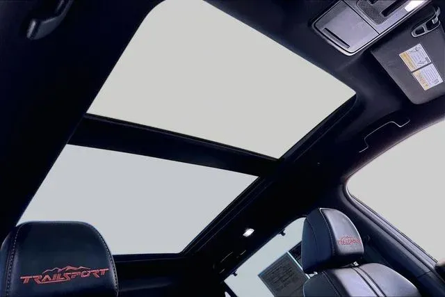 2025 Honda Pilot TrailSport thumbnail 25