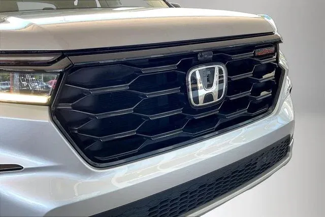 2025 Honda Pilot TrailSport thumbnail 28