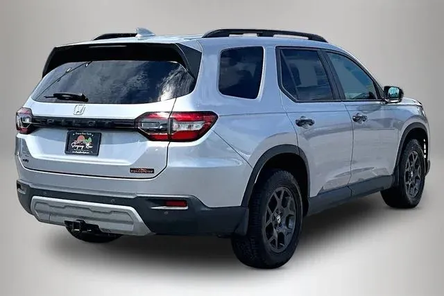 2025 Honda Pilot TrailSport thumbnail 5