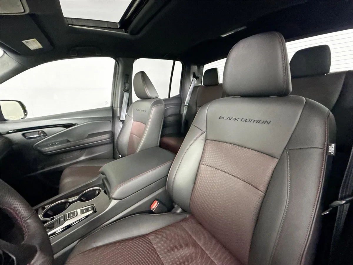 2025 Honda Ridgeline Black Edition thumbnail 3