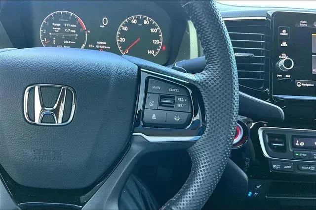 2025 Honda Ridgeline Black Edition thumbnail 11
