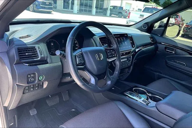 2025 Honda Ridgeline Black Edition thumbnail 14