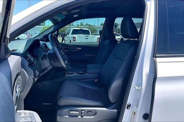 2025 Honda Ridgeline Black Edition thumbnail 18