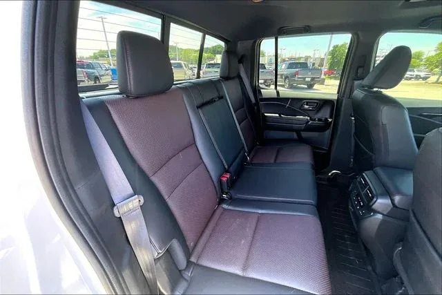 2025 Honda Ridgeline Black Edition thumbnail 20