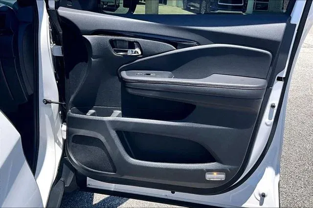 2025 Honda Ridgeline Black Edition thumbnail 27