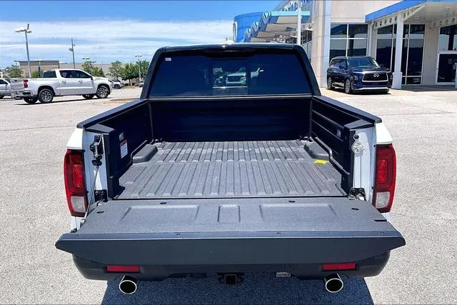 2025 Honda Ridgeline Black Edition thumbnail 32