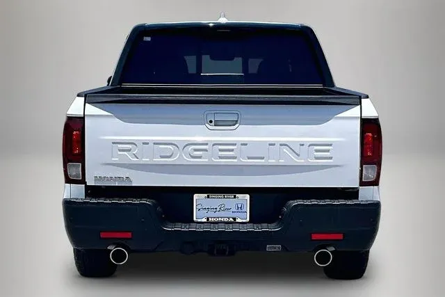 2025 Honda Ridgeline Black Edition thumbnail 6