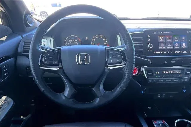 2025 Honda Ridgeline Black Edition thumbnail 8