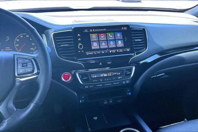 2025 Honda Ridgeline Black Edition thumbnail 9