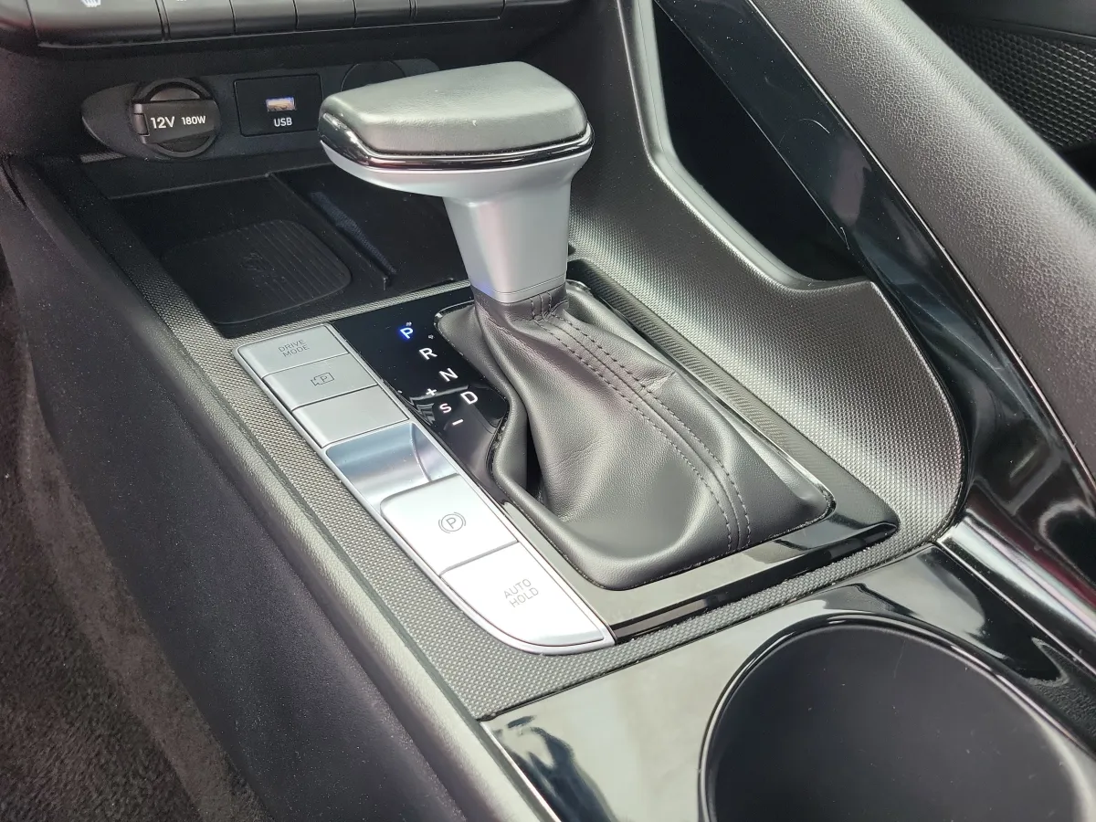 2025 Hyundai Elantra Limited thumbnail 13