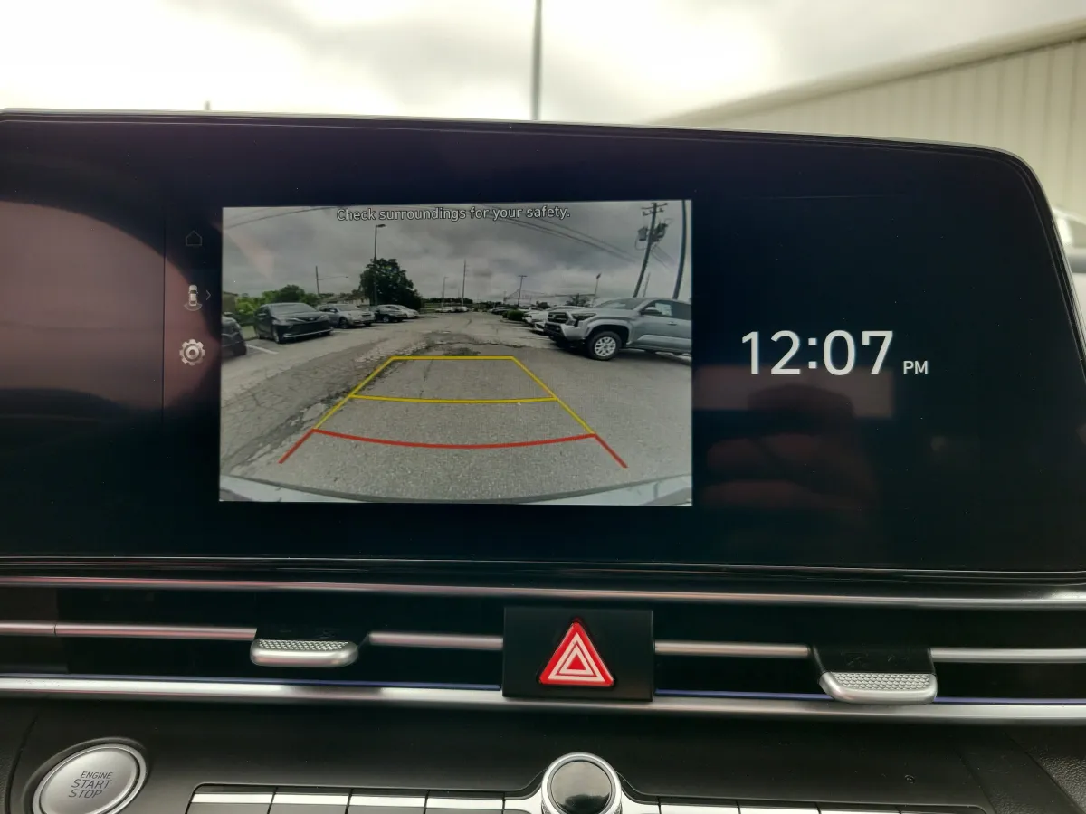 2025 Hyundai Elantra Limited thumbnail 16