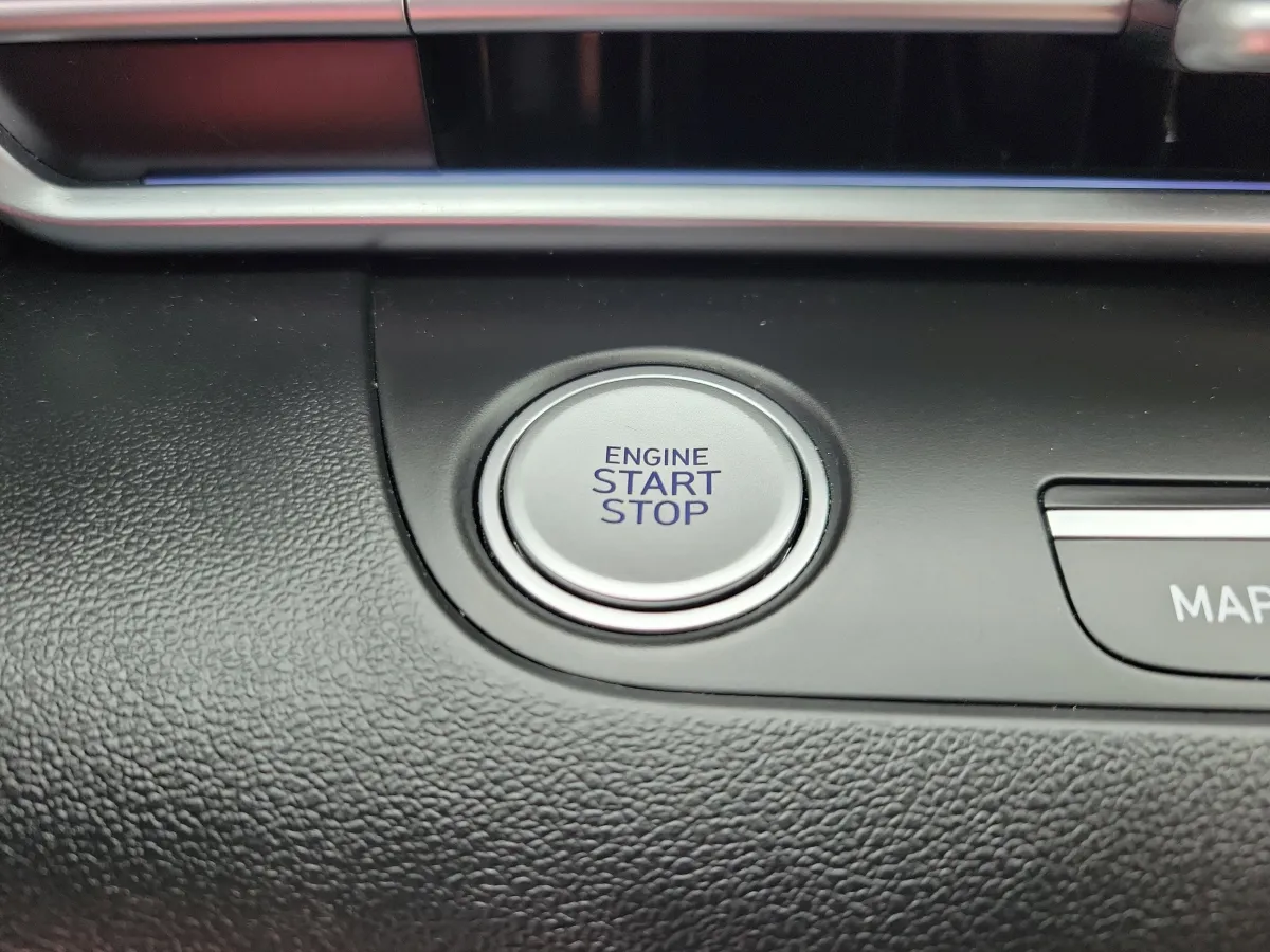2025 Hyundai Elantra Limited thumbnail 18