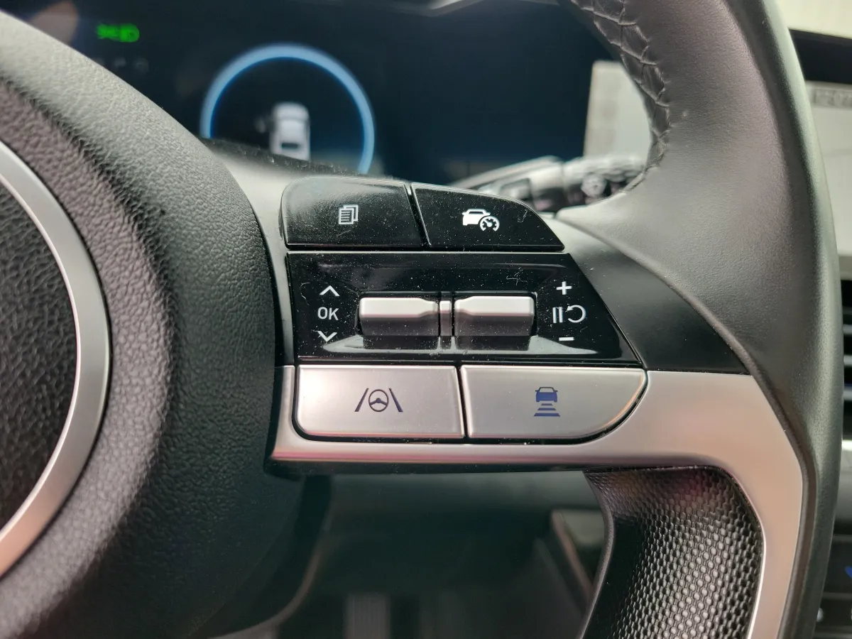 2025 Hyundai Elantra Limited thumbnail 20