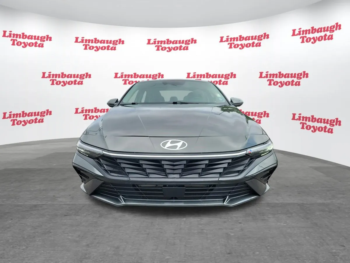 2025 Hyundai Elantra Limited thumbnail 23