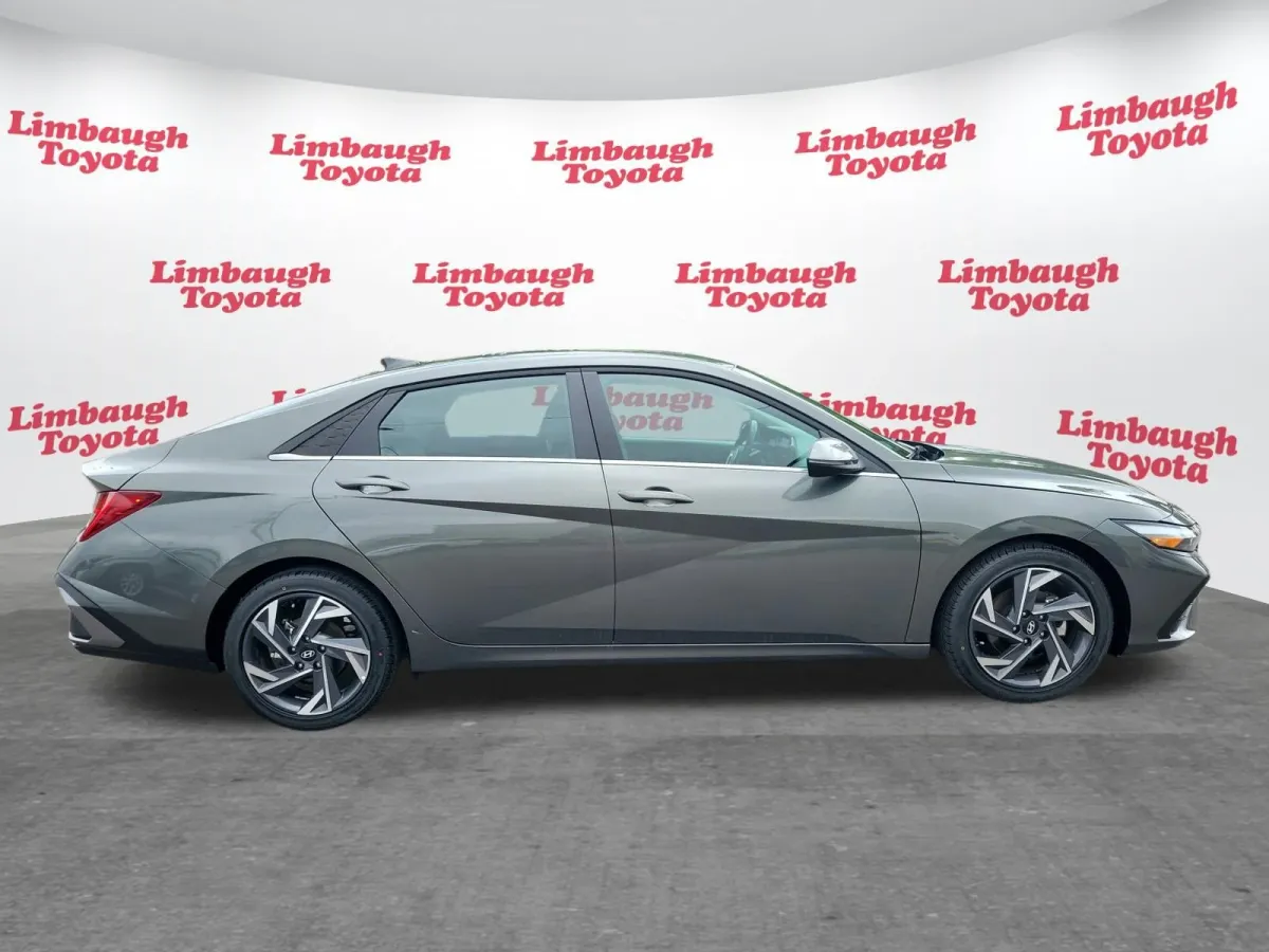 2025 Hyundai Elantra Limited thumbnail 25