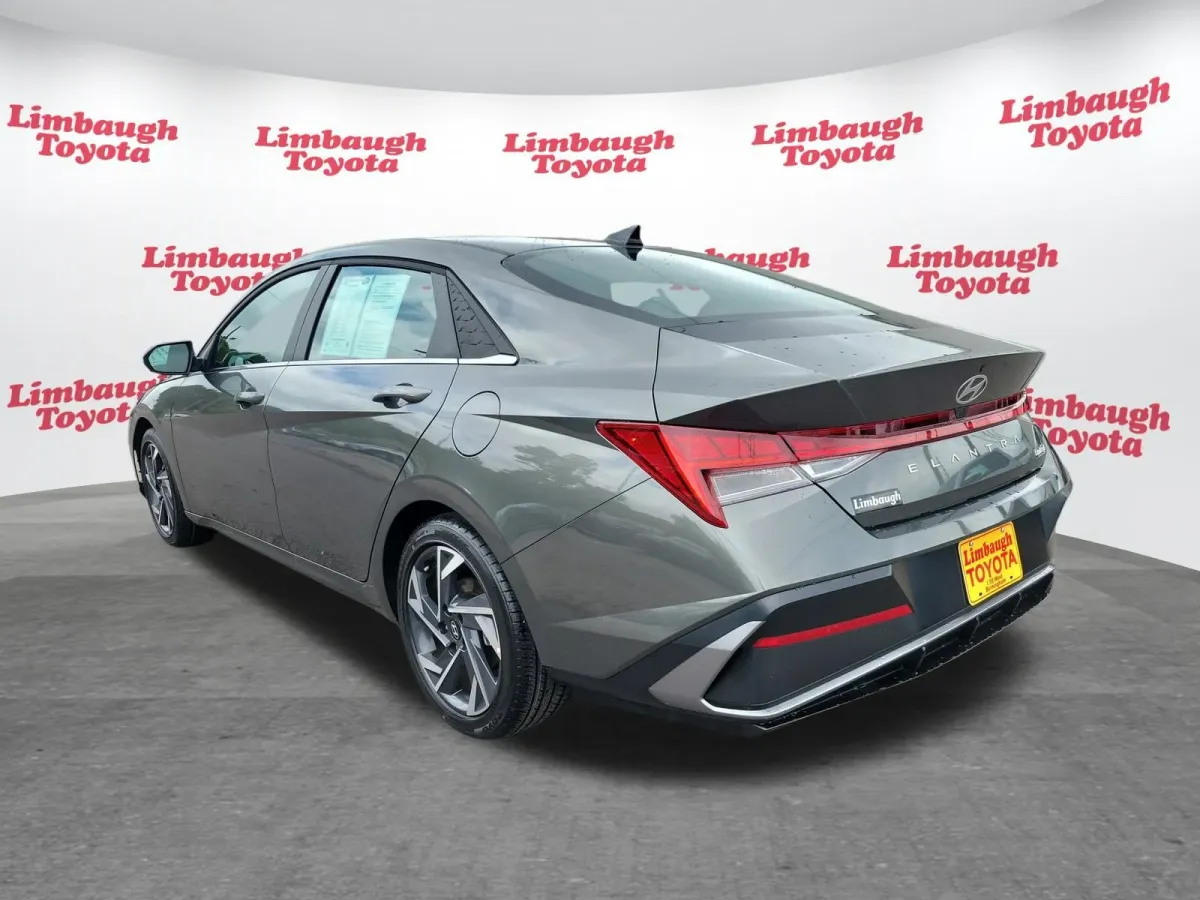 2025 Hyundai Elantra Limited thumbnail 28