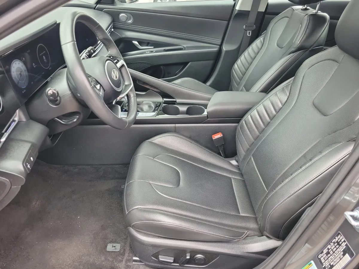 2025 Hyundai Elantra Limited thumbnail 5