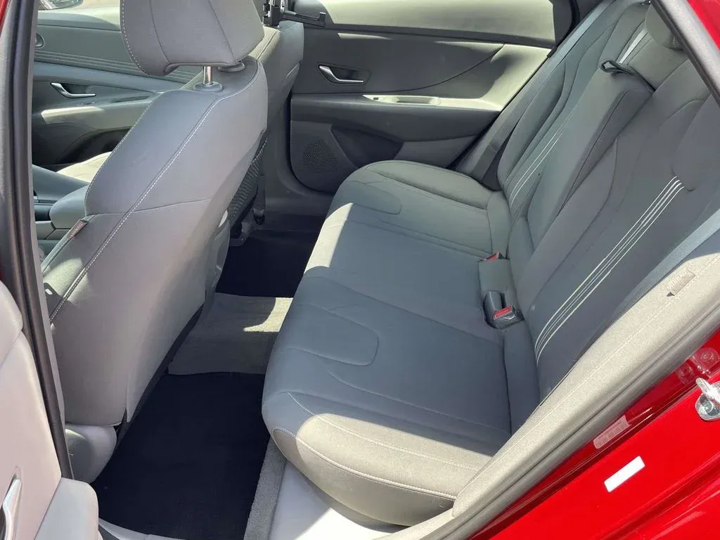 2025 Hyundai Elantra SEL Convenience thumbnail 10